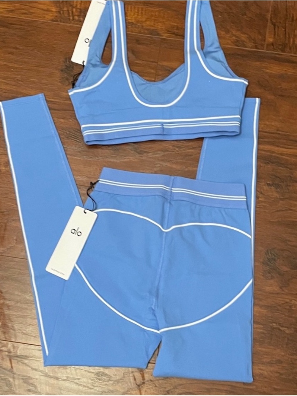 Alo Women's Blue Piping Sports Bra (just the top )
